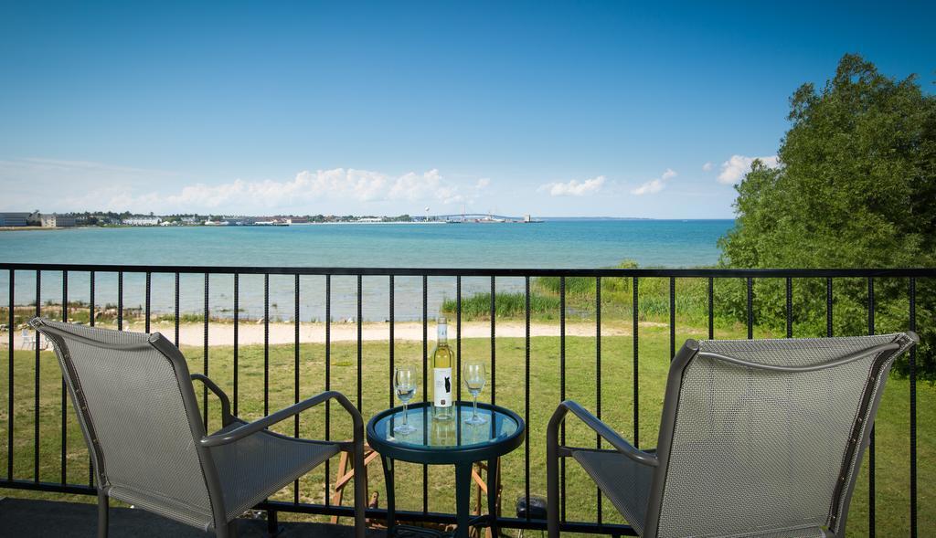 Clearwater Lakeshore Motel Mackinaw City Chambre photo